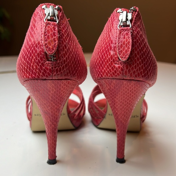 ❤️WHITE HOUSE BLSCK MARKET RED LEATHER SNAKESKIN PRINT 4.5” HEELS SIZE 7 MEDIUM - Picture 12 of 16